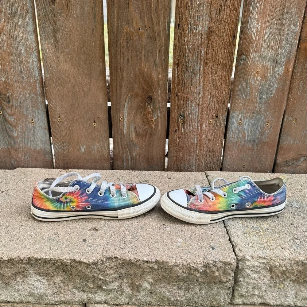 Converse vibrant tie